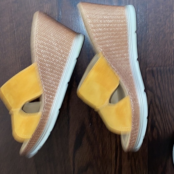 Bella Vita Italy yellow  suede Leather wedge Sz 10 - Picture 5 of 9